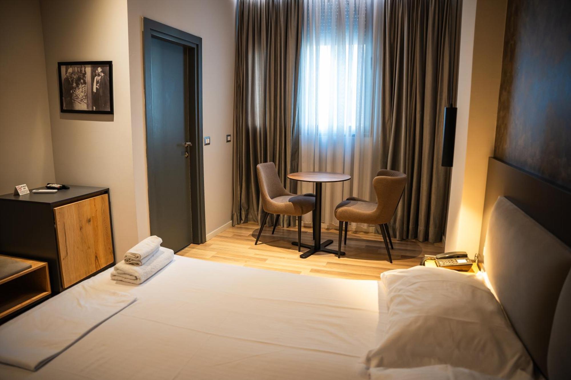 Center Boutique Hotel Tirana Exterior foto
