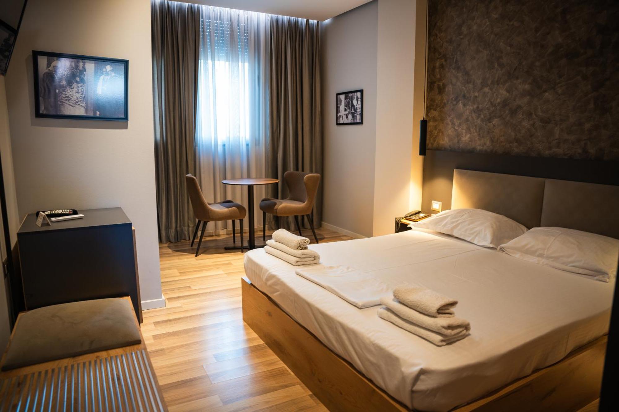 Center Boutique Hotel Tirana Exterior foto