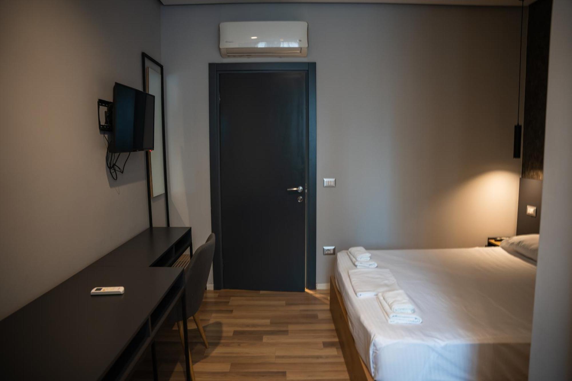 Center Boutique Hotel Tirana Exterior foto